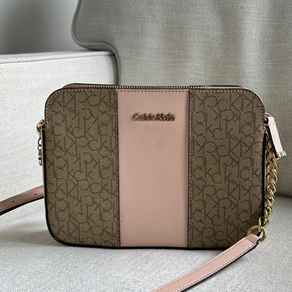 Calvin Klein Purse - Picture 1 of 1